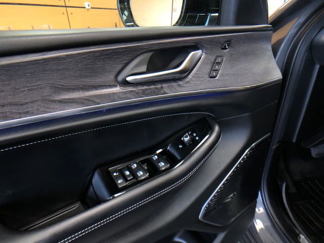 Used 2022 Jeep Grand Cherokee L Overland w/ Advanced Protech Group III AWD/4WD image 12