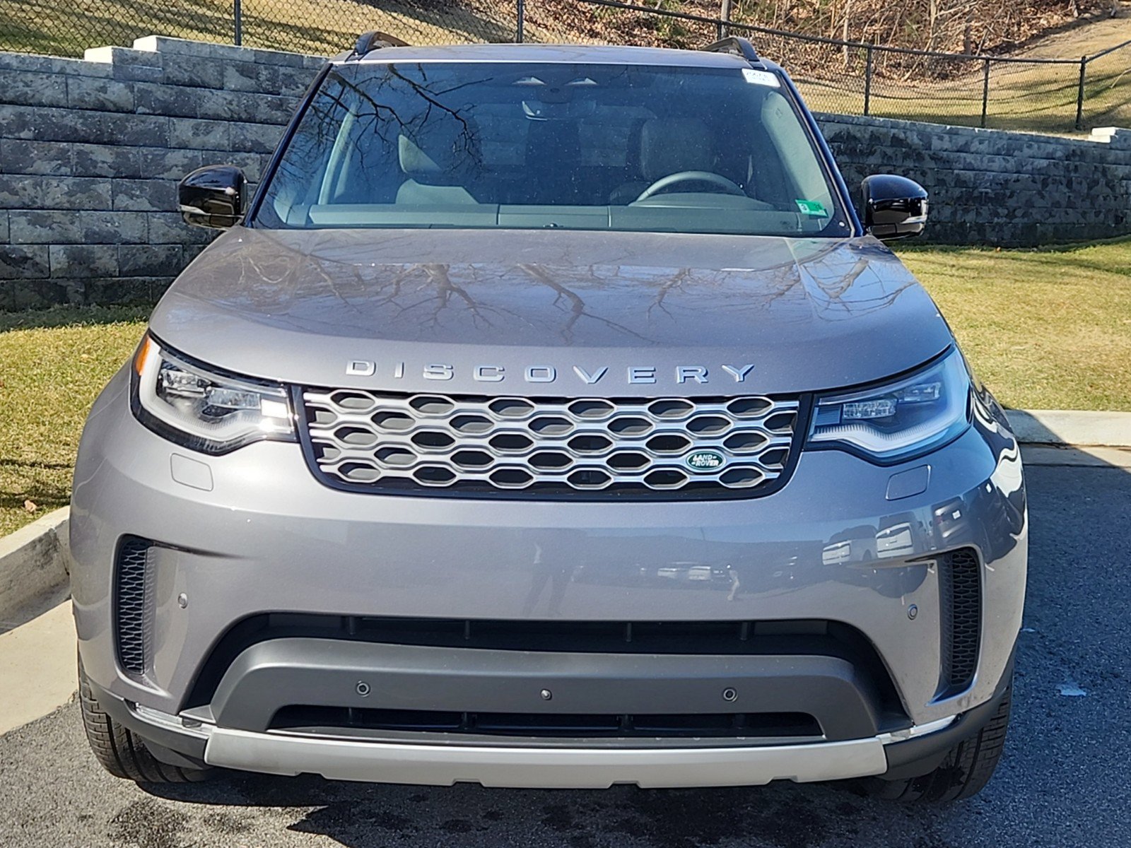 Certified 2025 Land Rover Discovery S image 8
