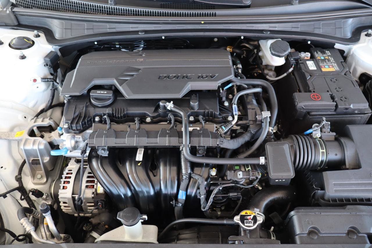 Used 2025 Hyundai Elantra SE image 45