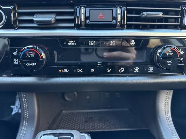 Used 2024 Nissan Pathfinder Platinum w/ Cargo Package image 25