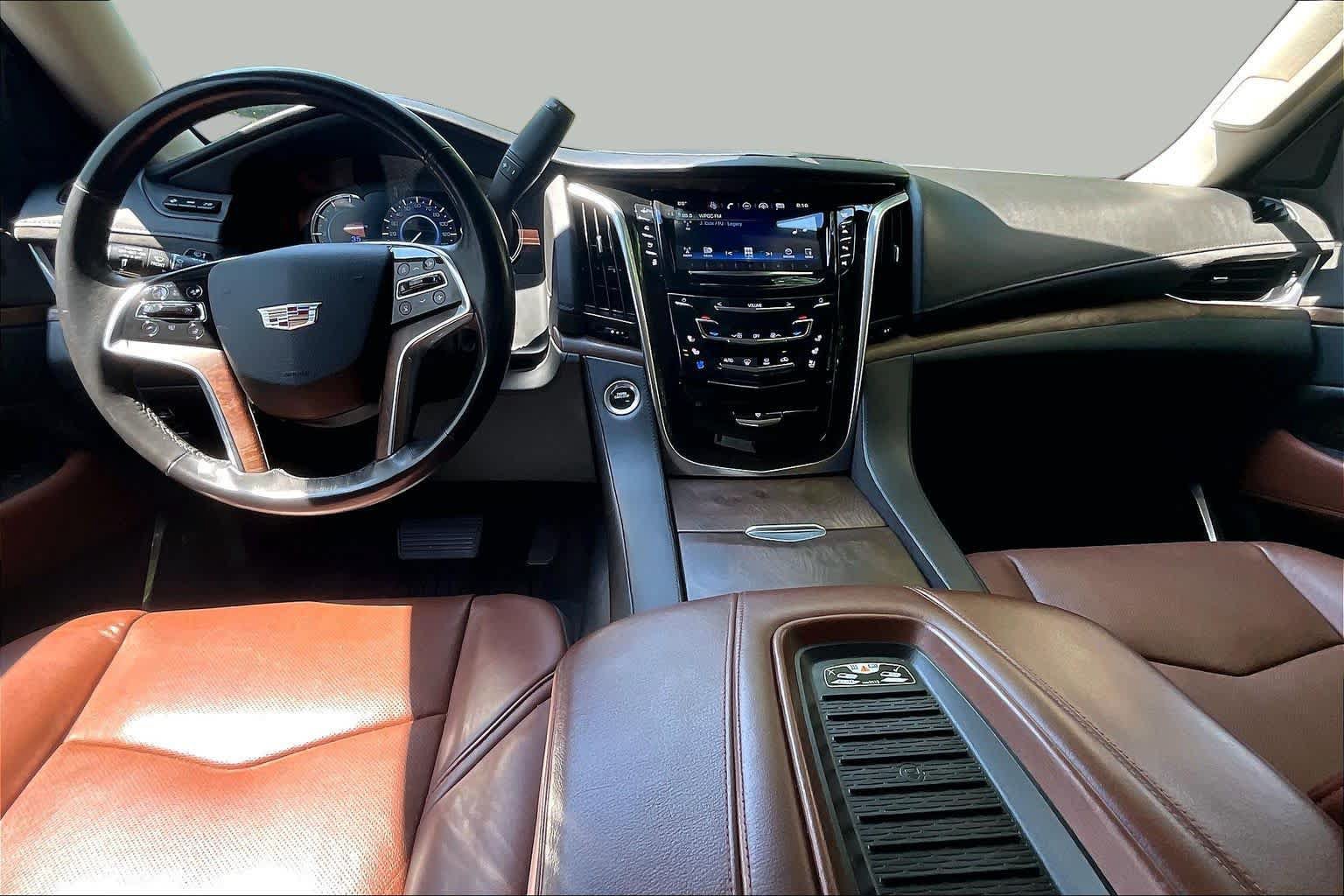 Used 2020 Cadillac Escalade Premium Luxury AWD/4WD image 14
