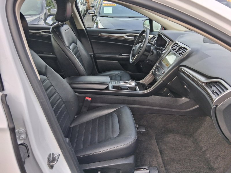 Used 2018 Ford Fusion SE w/ Equipment Group 602A FWD image 8