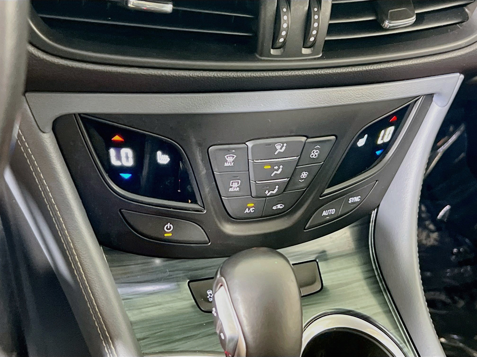 Used 2020 Buick Envision Essence AWD/4WD image 15