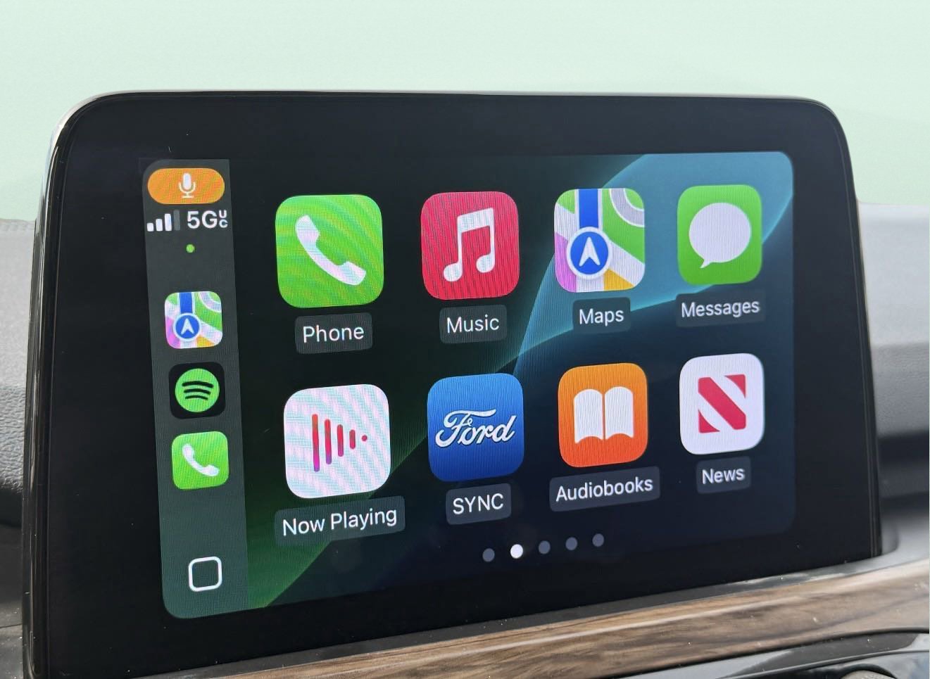 Used 2020 Ford Escape Titanium image 4