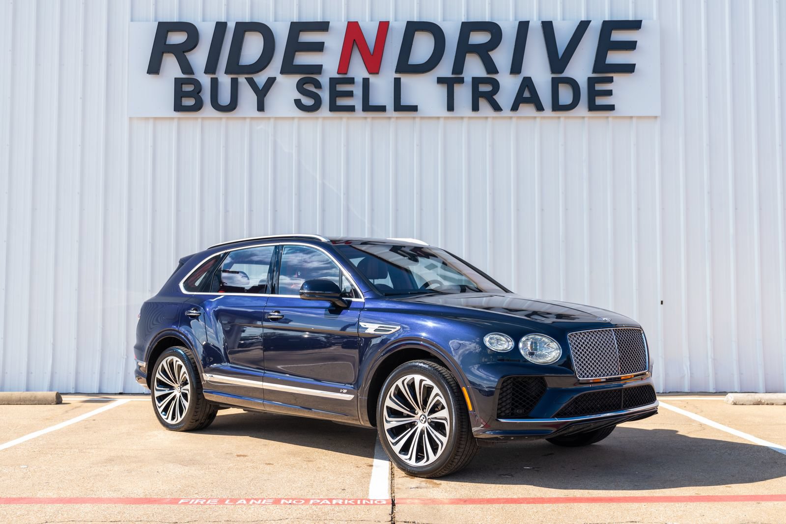 Used 2021 Bentley Bentayga AWD/4WD image 8