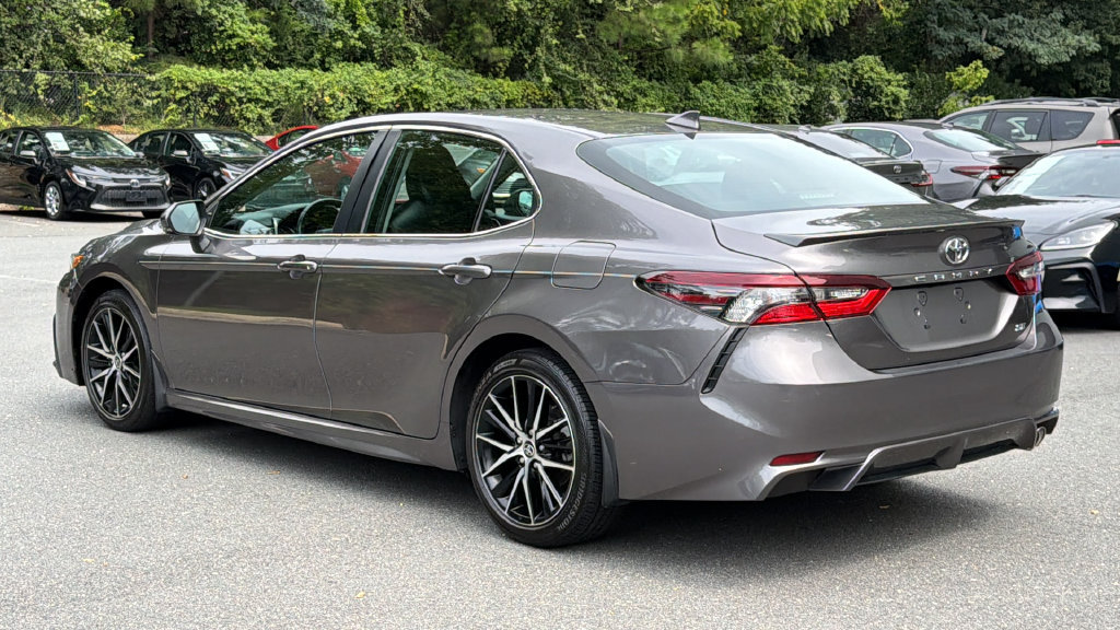 Used 2024 Toyota Camry SE FWD image 3