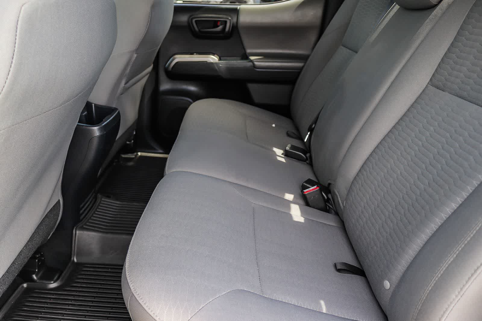Used 2018 Toyota Tacoma SR5 AWD/4WD image 18