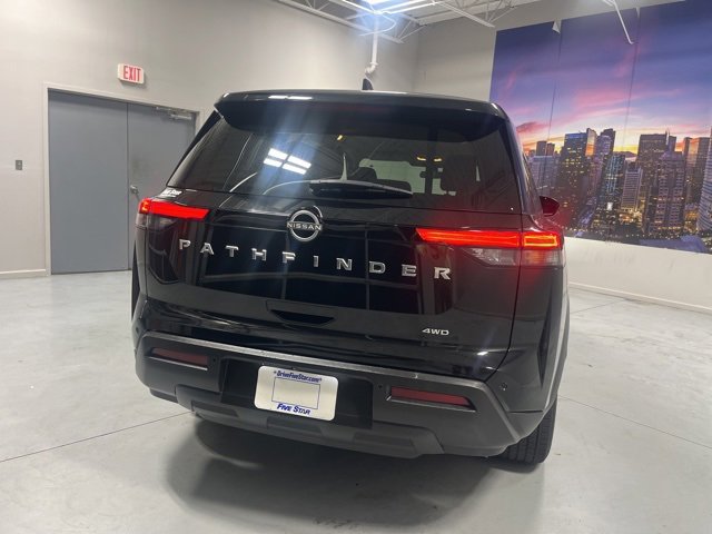Used 2023 Nissan Pathfinder S image 25