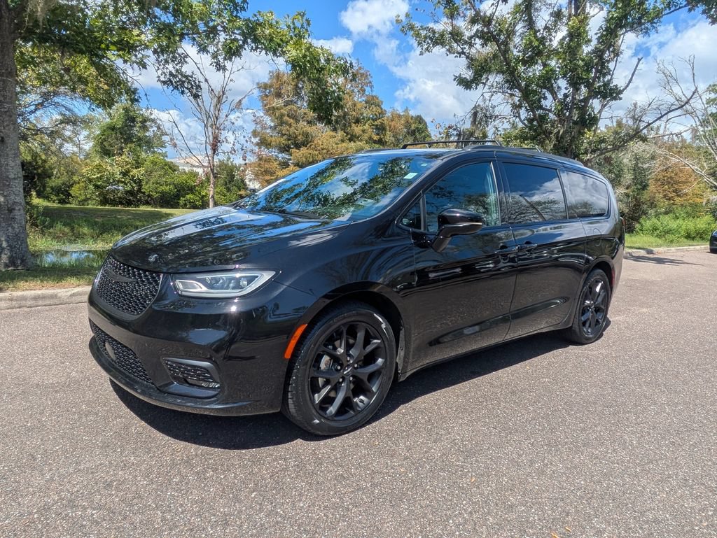 Used 2025 Chrysler Pacifica Limited FWD image 8