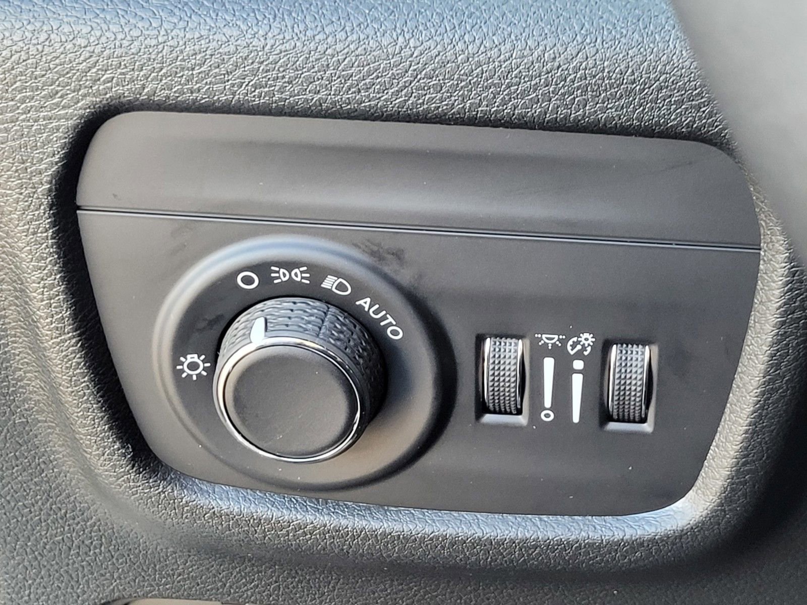 New 2025 Jeep Grand Cherokee Altitude image 26