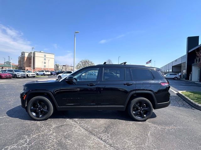 Used 2023 Jeep Grand Cherokee L Limited w/ Black Appearance Package image 5
