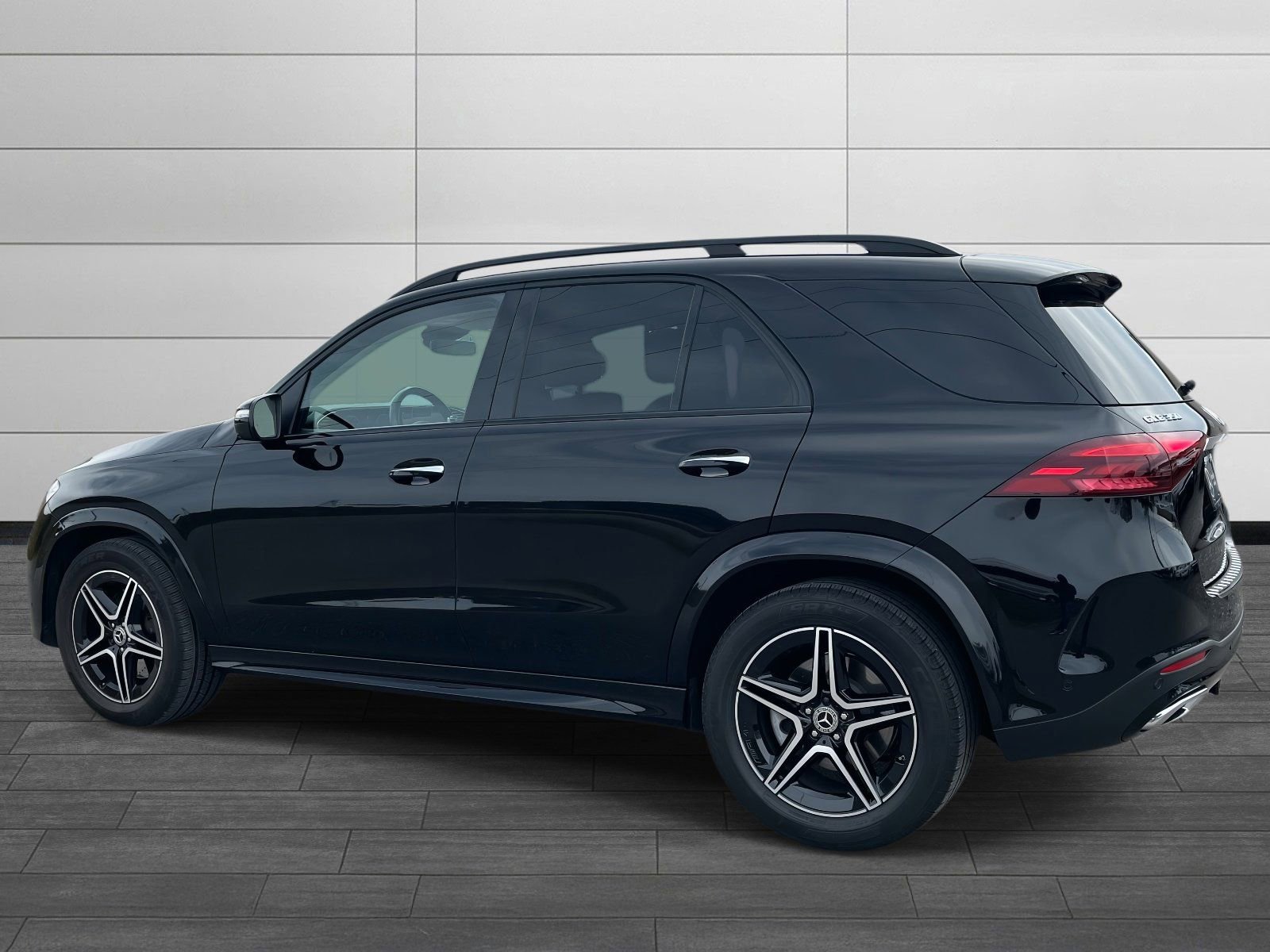 Used 2025 Mercedes-Benz GLE 350 4MATIC image 4