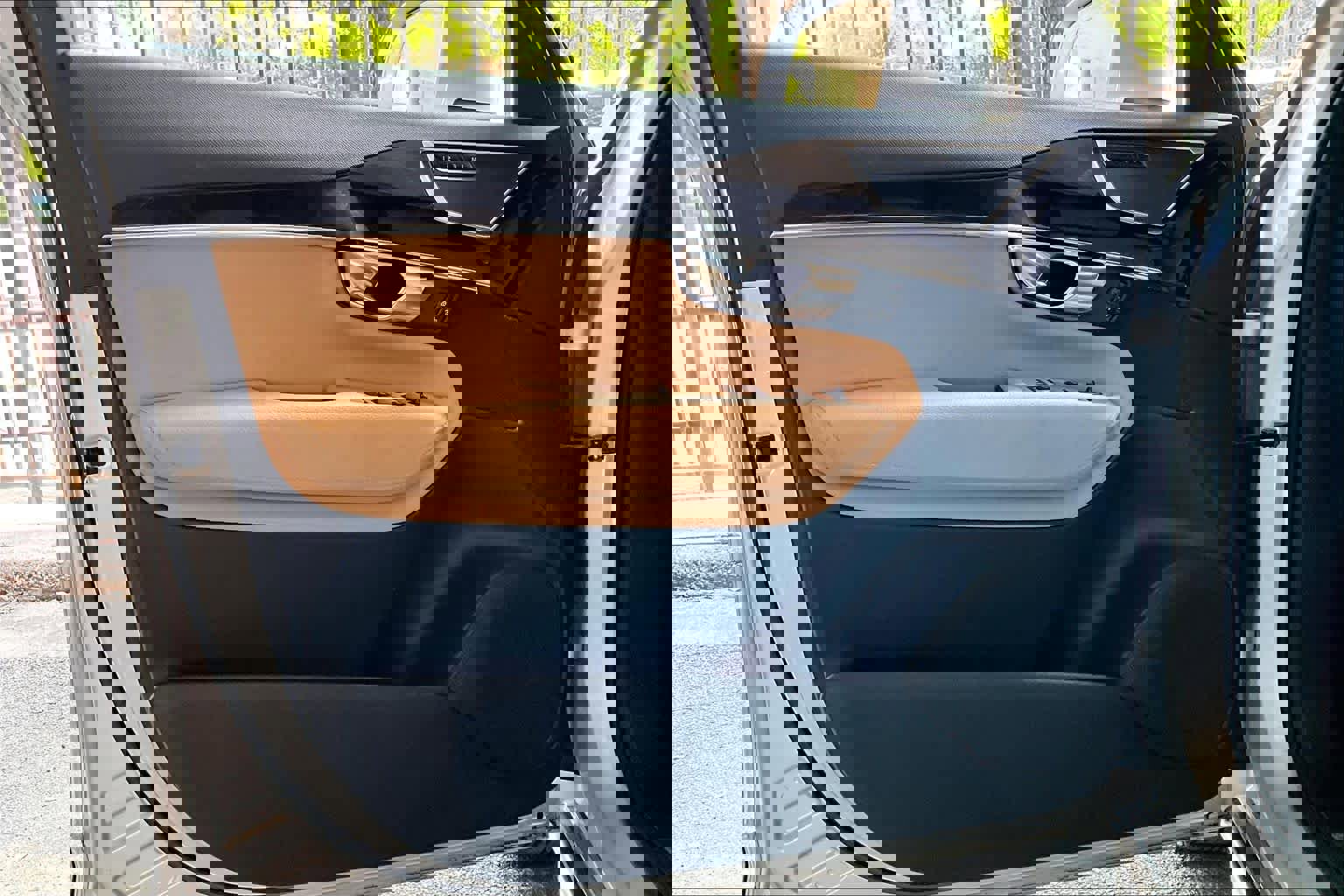 Used 2018 Volvo XC90 T6 Momentum w/ Convenience Package AWD/4WD image 21