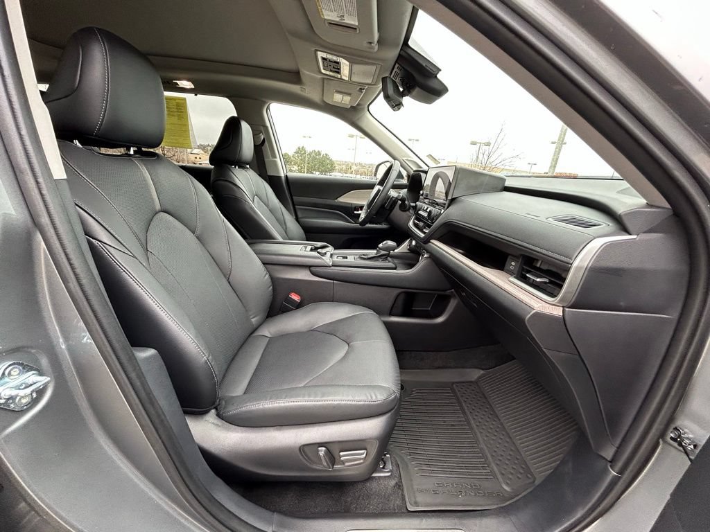 Used 2025 Toyota Grand Highlander AWD image 34