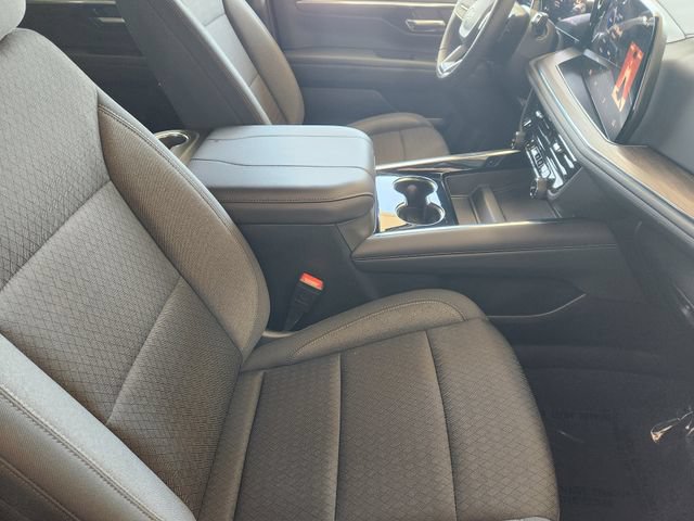Used 2025 Chevrolet Suburban LS RWD image 18