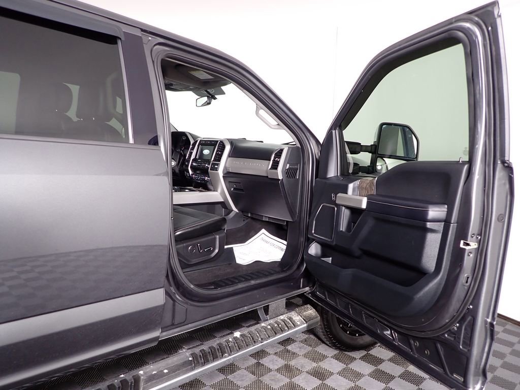 Used 2019 Ford F350 Lariat w/ Chrome Package image 33