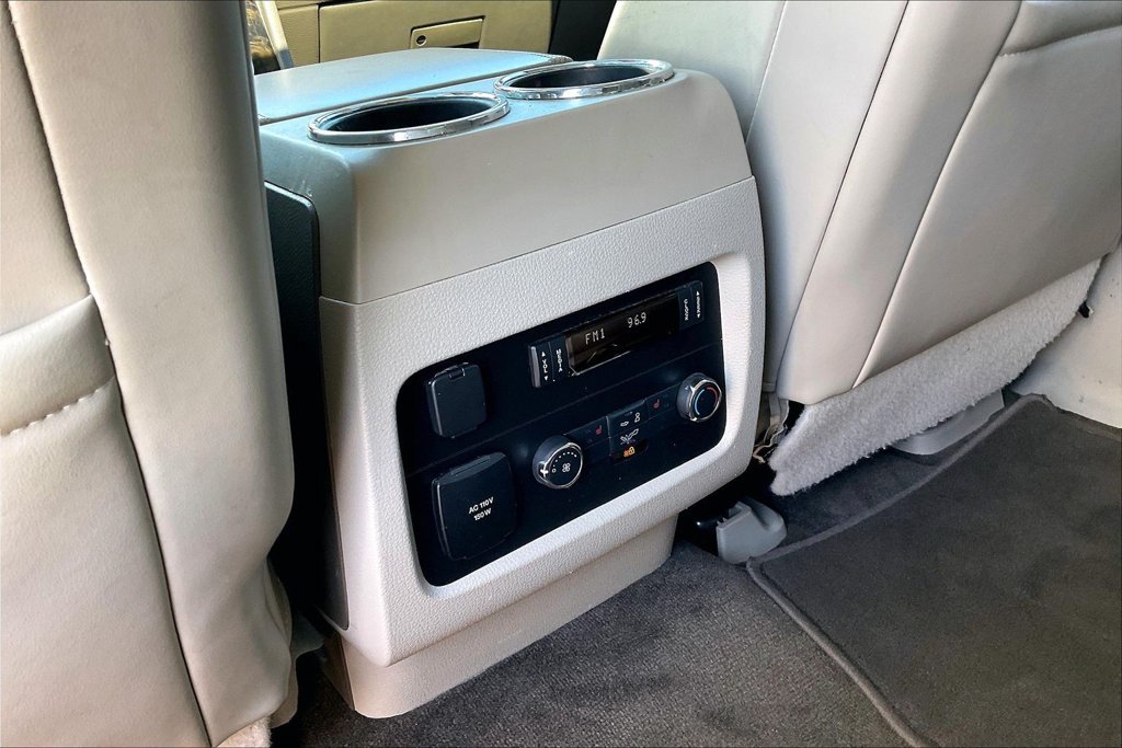 Used 2016 Lincoln Navigator L Select RWD image 11