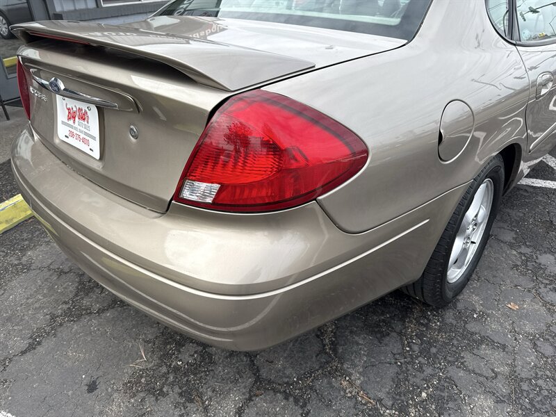 Used 2003 Ford Taurus SE image 8