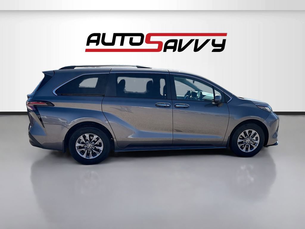 Used 2023 Toyota Sienna XLE w/ XLE Plus Package image 8