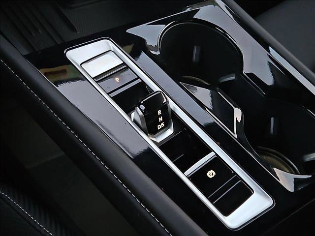 Used 2025 Volkswagen Atlas Cross Sport SE image 12