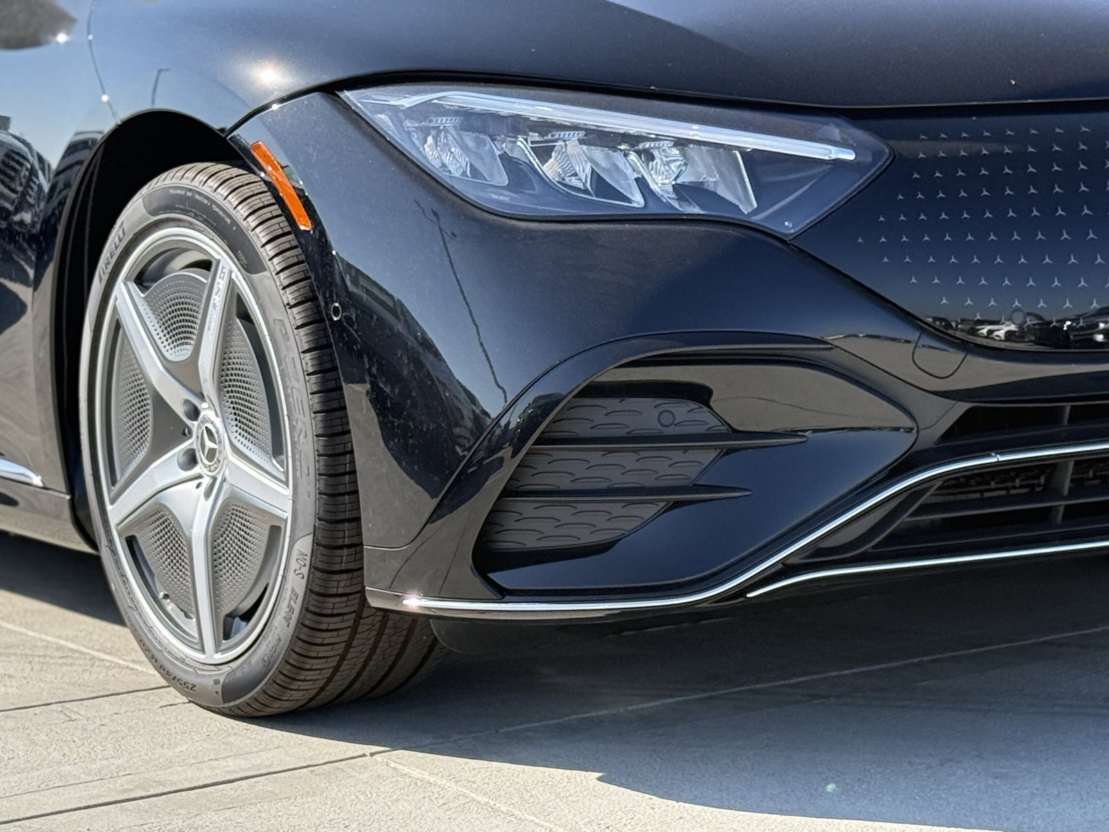 New 2026 Mercedes-Benz EQE 320 4MATIC Sedan image 4