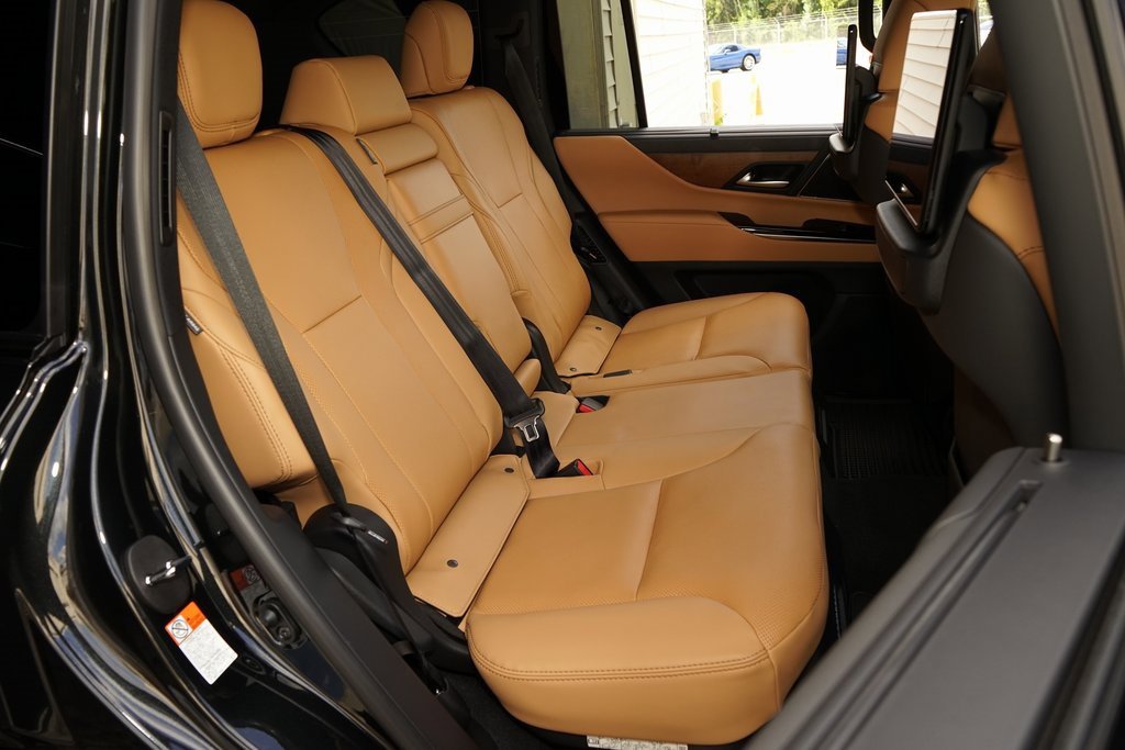 Used 2025 Lexus LX 600 4WD w/ Luxury Package image 22