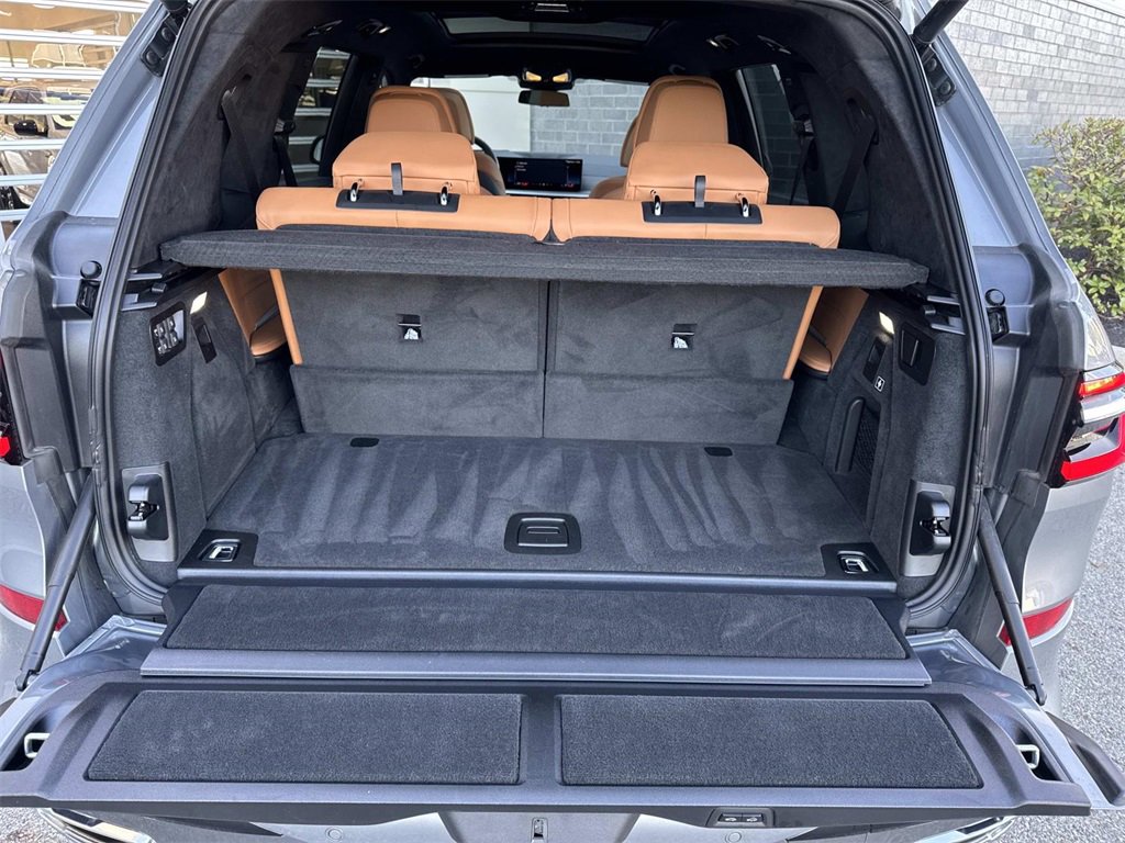 Used 2025 BMW X7 xDrive40i w/ M Sport Package image 6