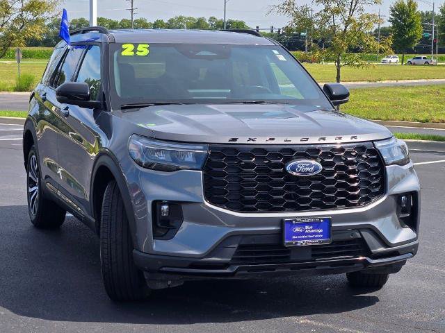 Certified 2025 Ford Explorer ST-Line AWD/4WD image 4