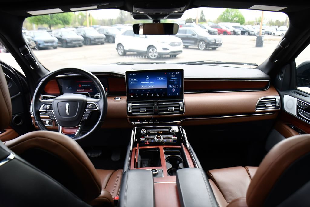 Used 2022 Lincoln Navigator Reserve AWD/4WD image 12