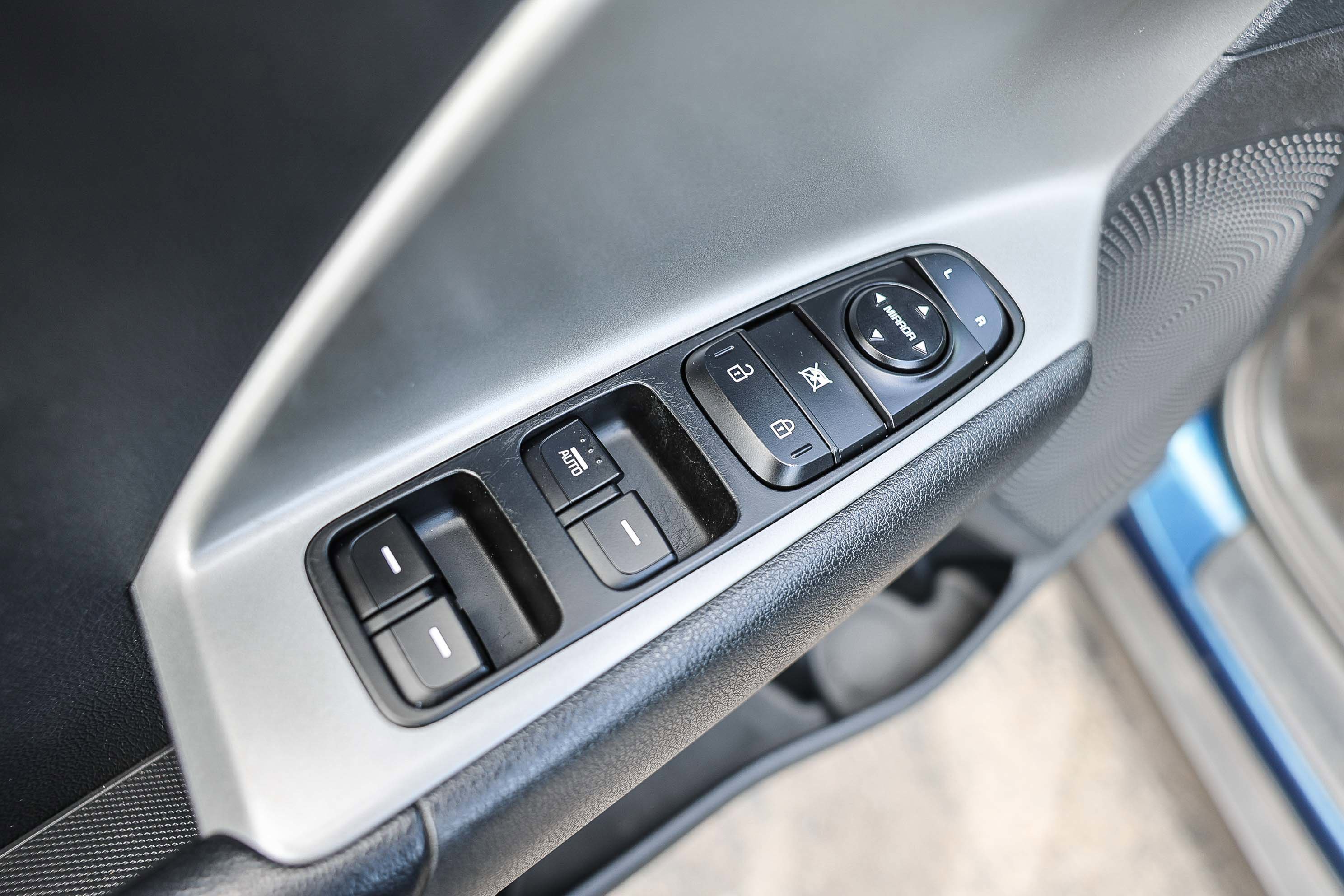 Used 2017 Kia Niro LX image 9