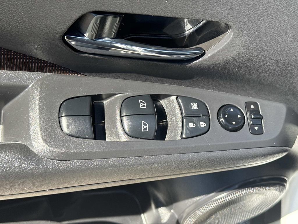 Certified 2023 Nissan Kicks SR w/ Exterior Package image 17