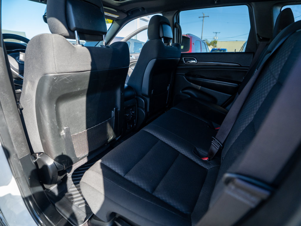 Used 2019 Jeep Grand Cherokee Laredo AWD/4WD image 15