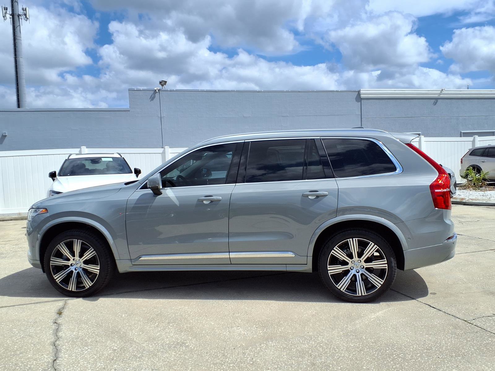 Certified 2024 Volvo XC90 B5 Plus w/ Protection Package Premier image 4