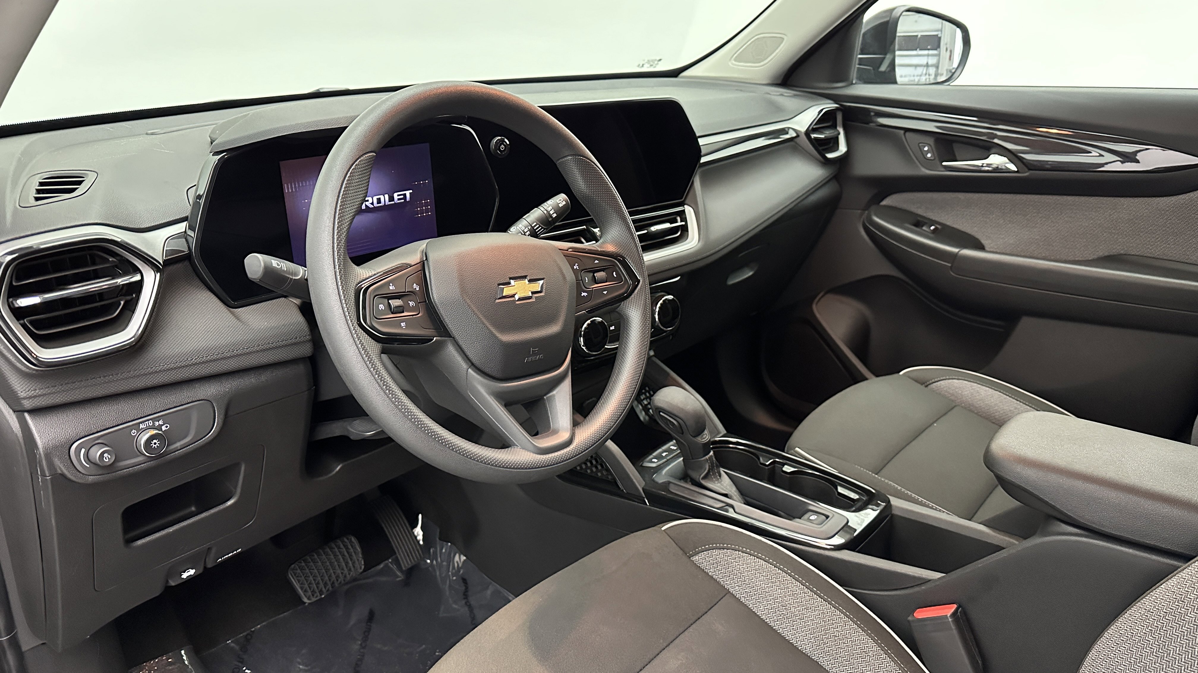 Used 2025 Chevrolet TrailBlazer LT image 8