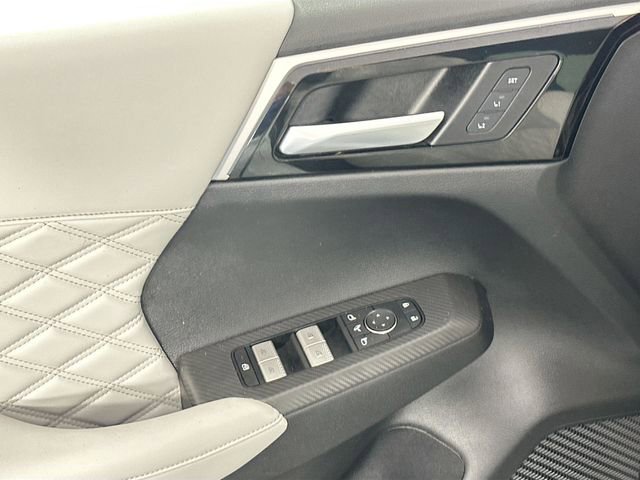 Used 2023 Mitsubishi Outlander SEL AWD/4WD image 23