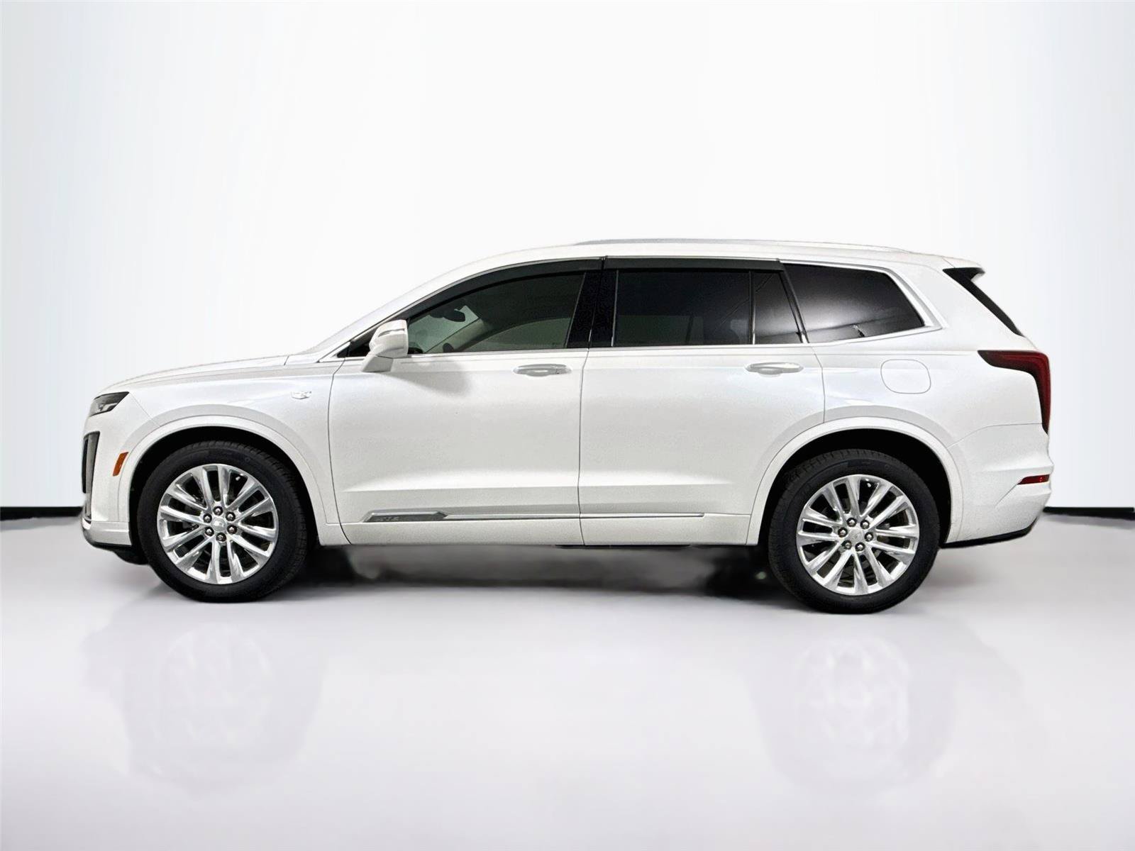 Used 2020 Cadillac XT6 Premium Luxury FWD image 2