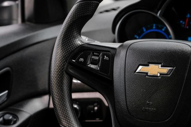 Used 2015 Chevrolet Cruze LT FWD image 19