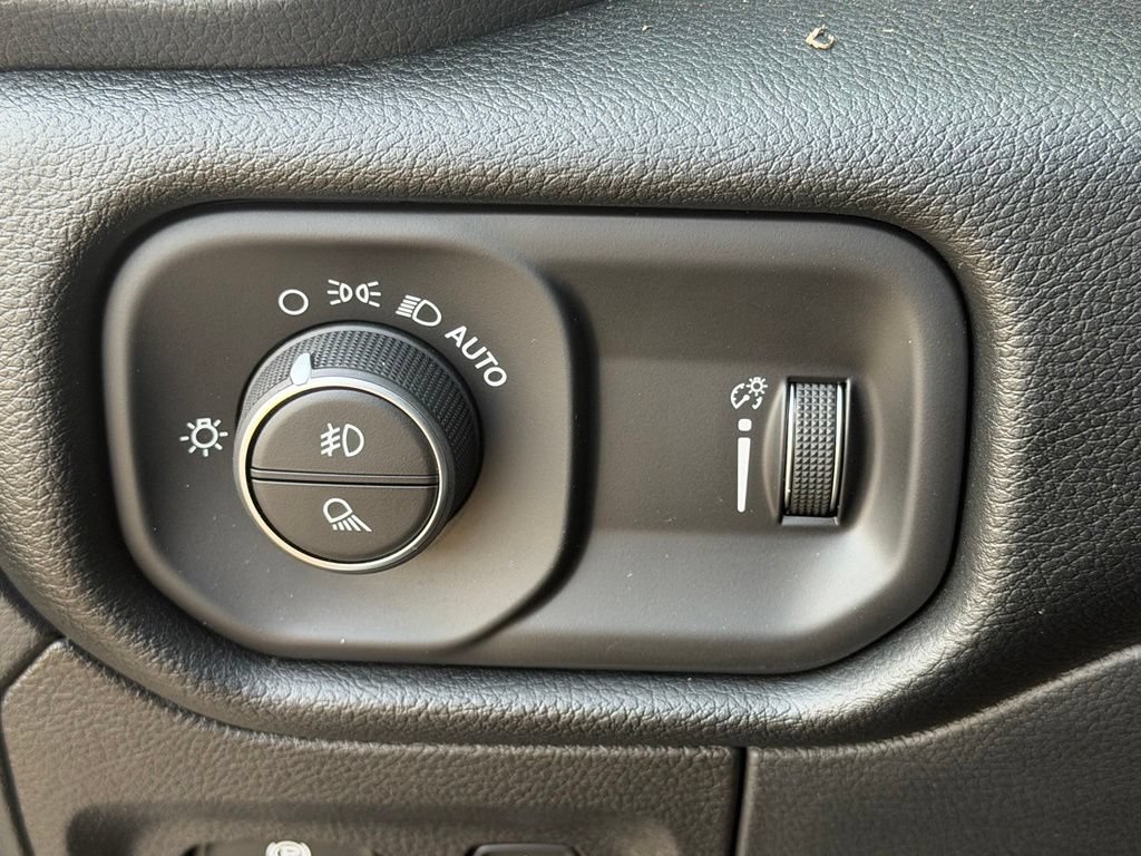 Used 2022 RAM 1500 Lone Star AWD/4WD image 32