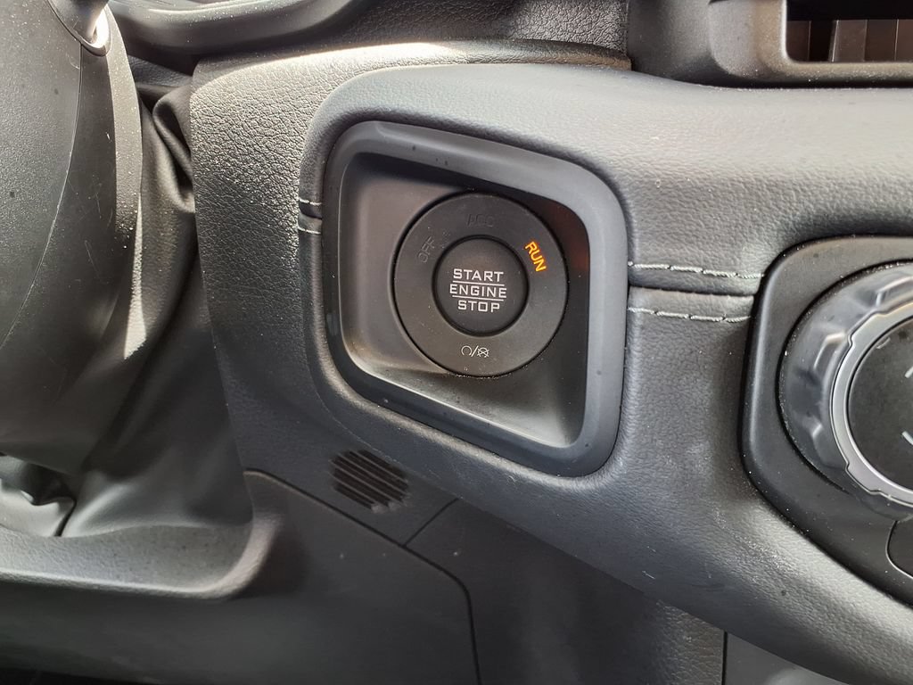 Used 2025 Jeep Wrangler Unlimited Sahara AWD/4WD image 30