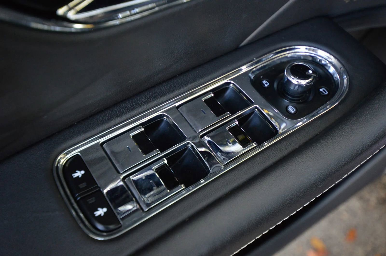 Used 2022 Bentley Flying Spur V8 image 24