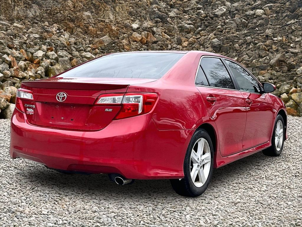 Used 2014 Toyota Camry SE FWD image 2