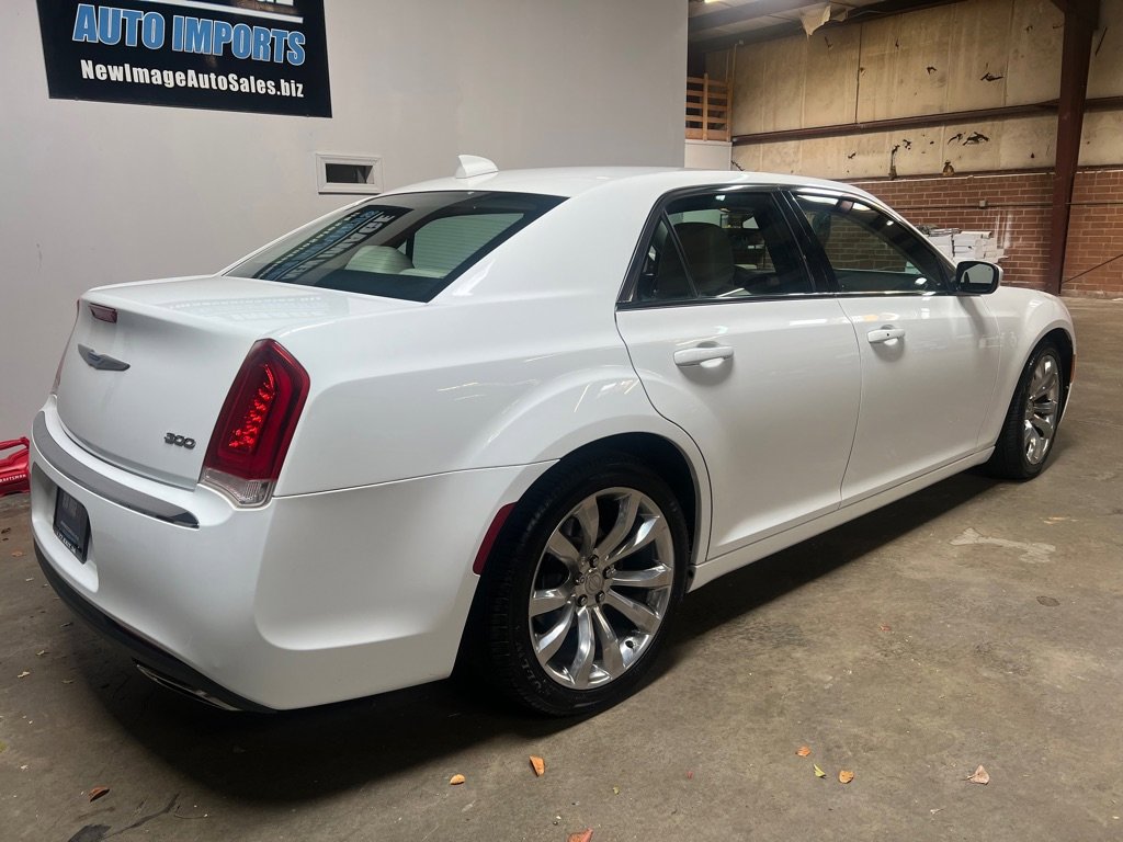 Used 2019 Chrysler 300 Touring L w/ Quick Order Package 22F image 4