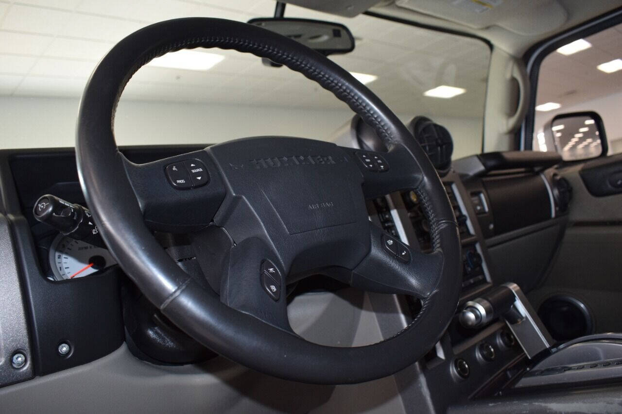 Used 2003 HUMMER H2 w/ Preferred Equipment Group AWD/4WD image 34