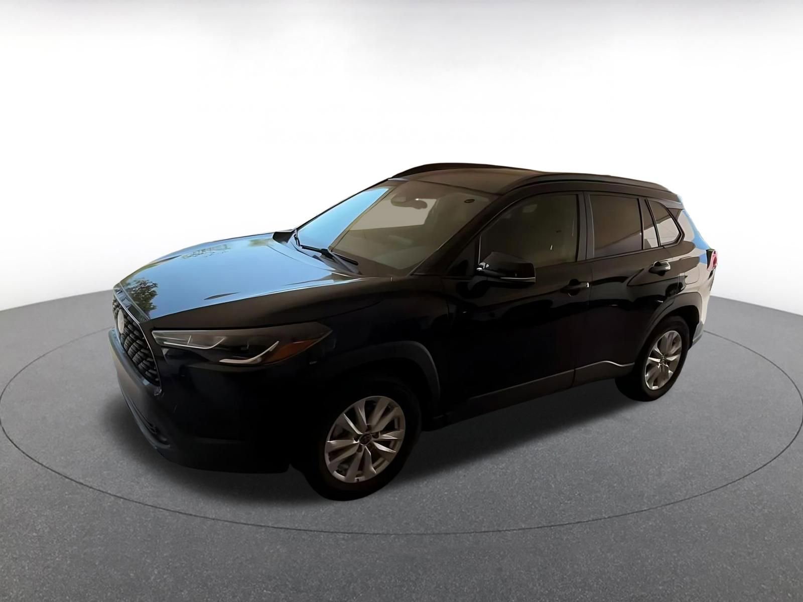 Used 2025 Toyota Corolla Cross LE image 8