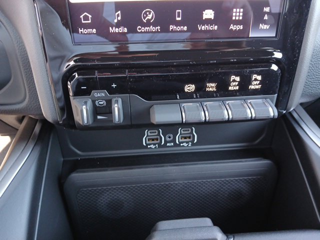 New 2026 RAM 3500 Big Horn AWD/4WD image 39