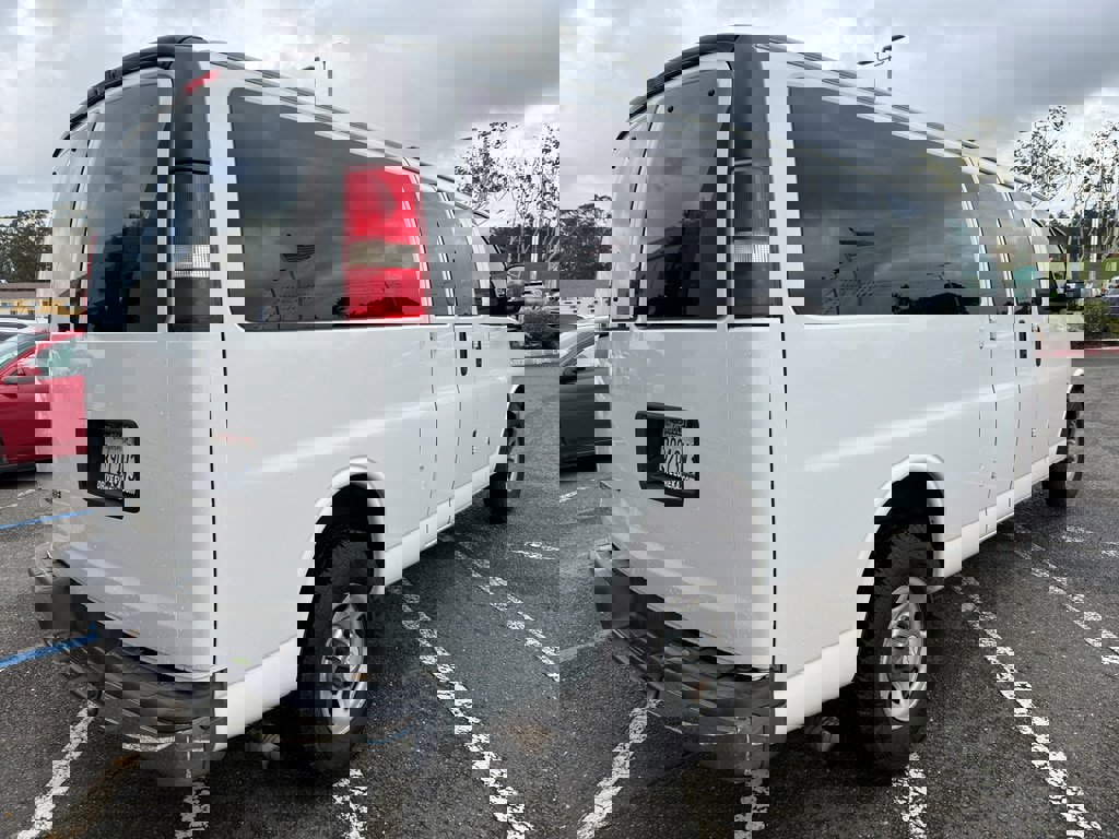 Used 2017 Chevrolet Express 3500 LT w/ LT Preferred Equipment Group image 5