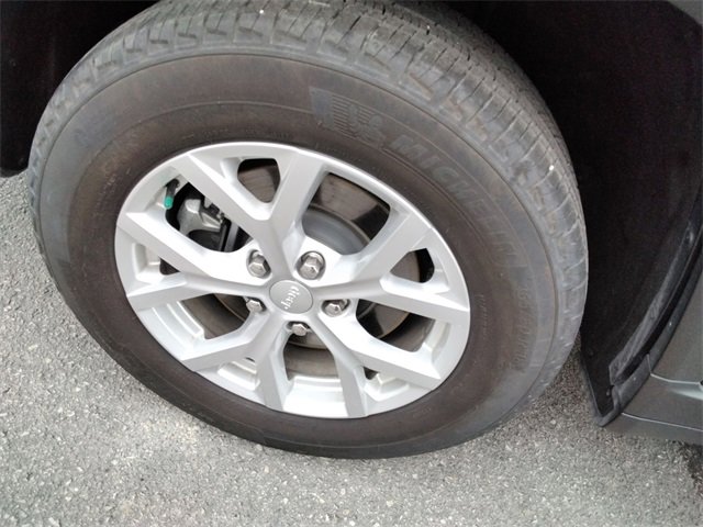 Used 2023 Jeep Grand Cherokee L Limited w/ Luxury Tech Group II image 18