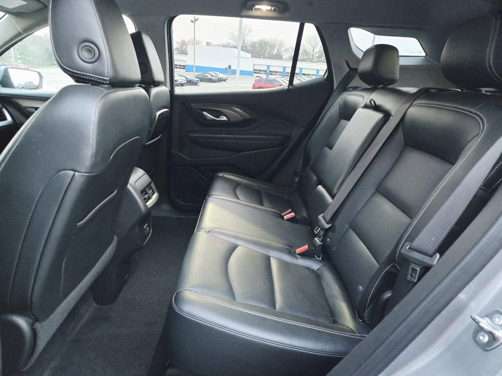 Used 2024 GMC Terrain SLT image 12