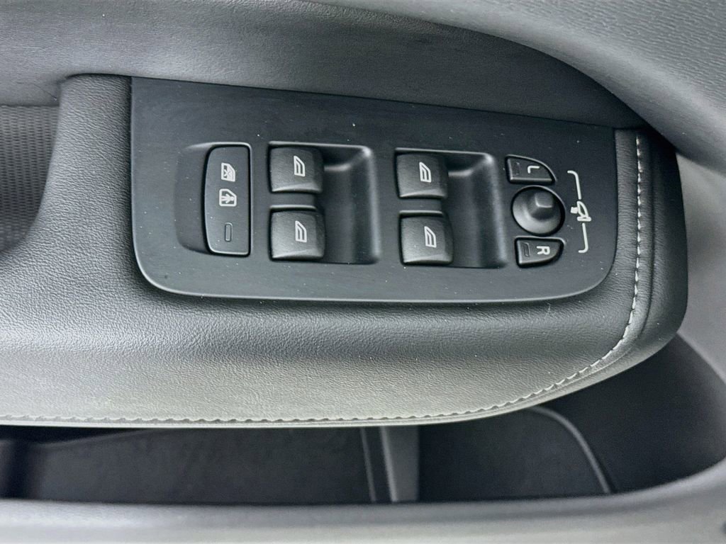 Used 2023 Volvo XC60 B5 Ultimate w/ Climate Package AWD/4WD image 19