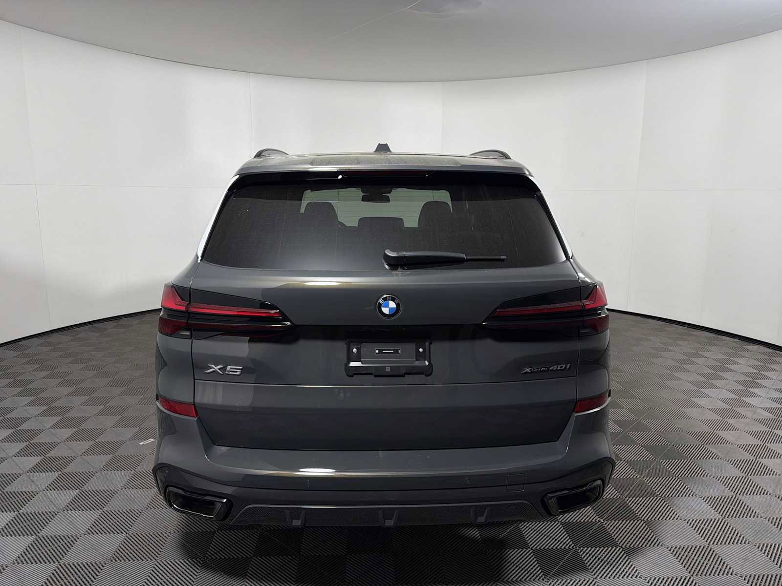 New 2026 BMW X5 xDrive40i w/ M Sport Package AWD/4WD image 2